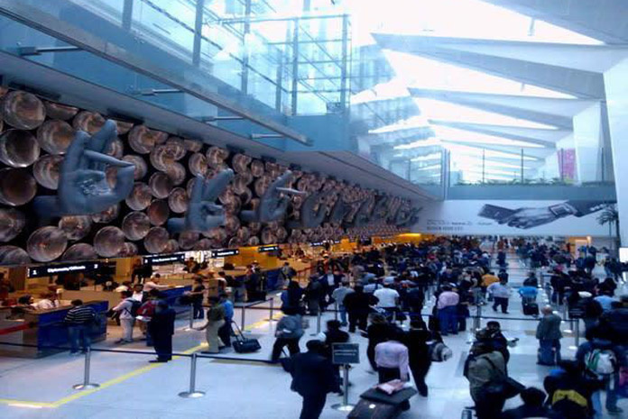 Canadian thrashes immigration officer at Delhi airport, deported